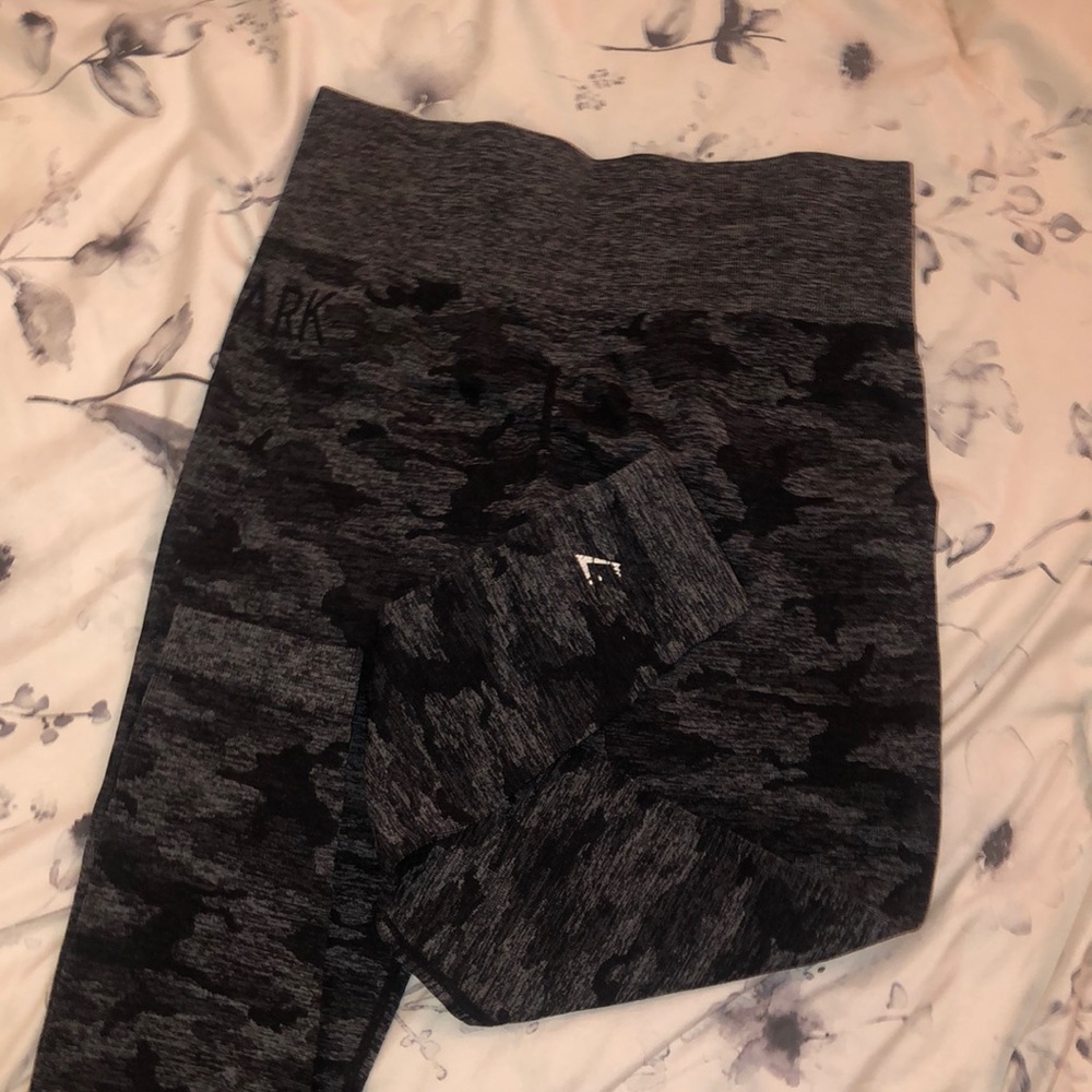Black camo gym shark leggings